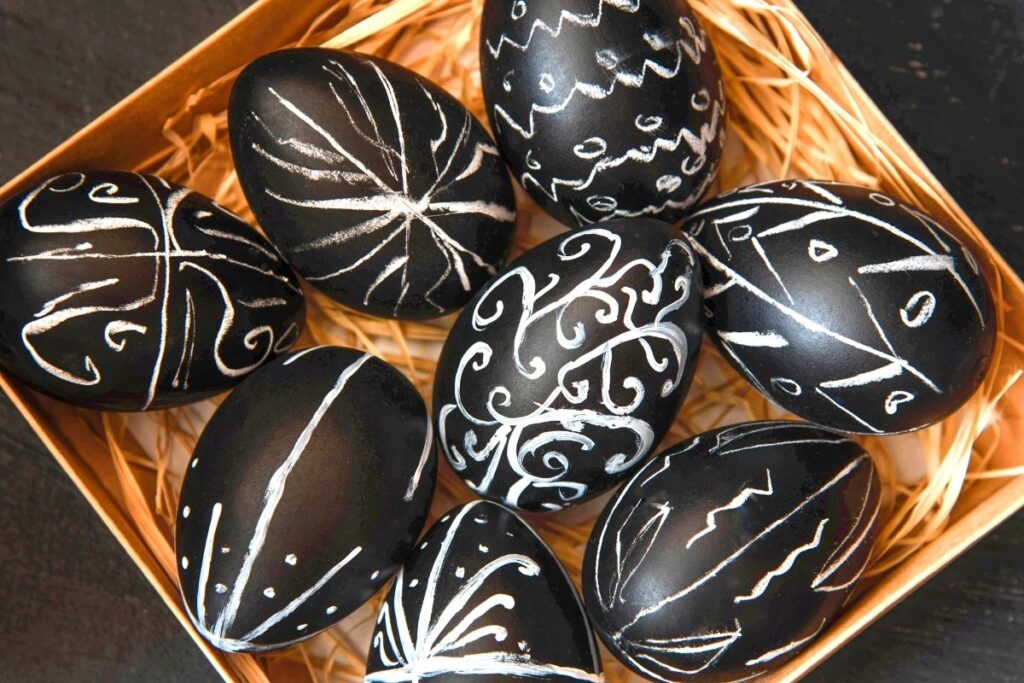 Kiaušinių dažymas su ąžuolo žieve