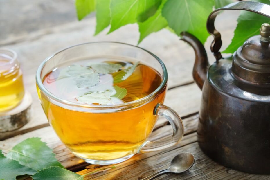 Beržų lapų arbata – gamtos dovana pavargusiam organizmui. Kokia nauda, kaip ir iš ko ji ruošiama
