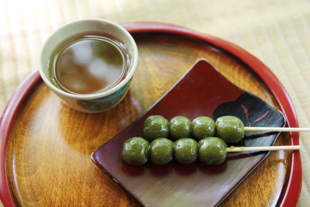 Japonų desertas matcha dango