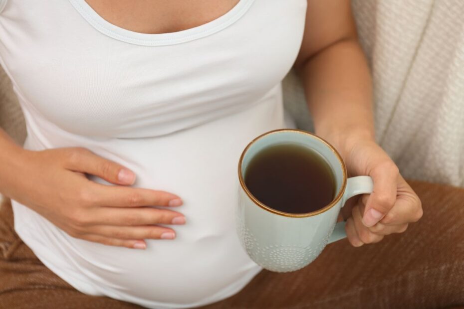 Kokią arbatą gerti nėštumo metu? Saugūs pasirinkimai būsimoms mamoms