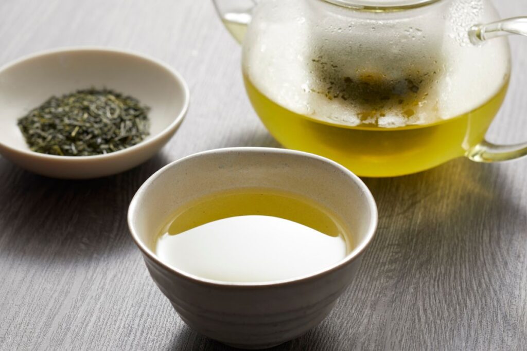 Stiprinamoji graikiškų riešutų lapų arbata kraujagyslėms