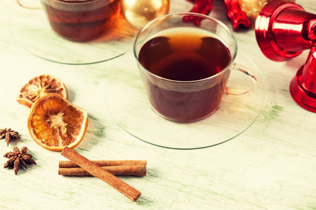 Klasikinė šilta kalėdinė arbata su juodąja arbata
