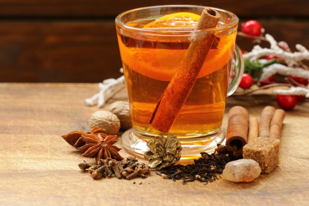 Chai stiliaus kalėdinė arbata – pikantiškas variantas