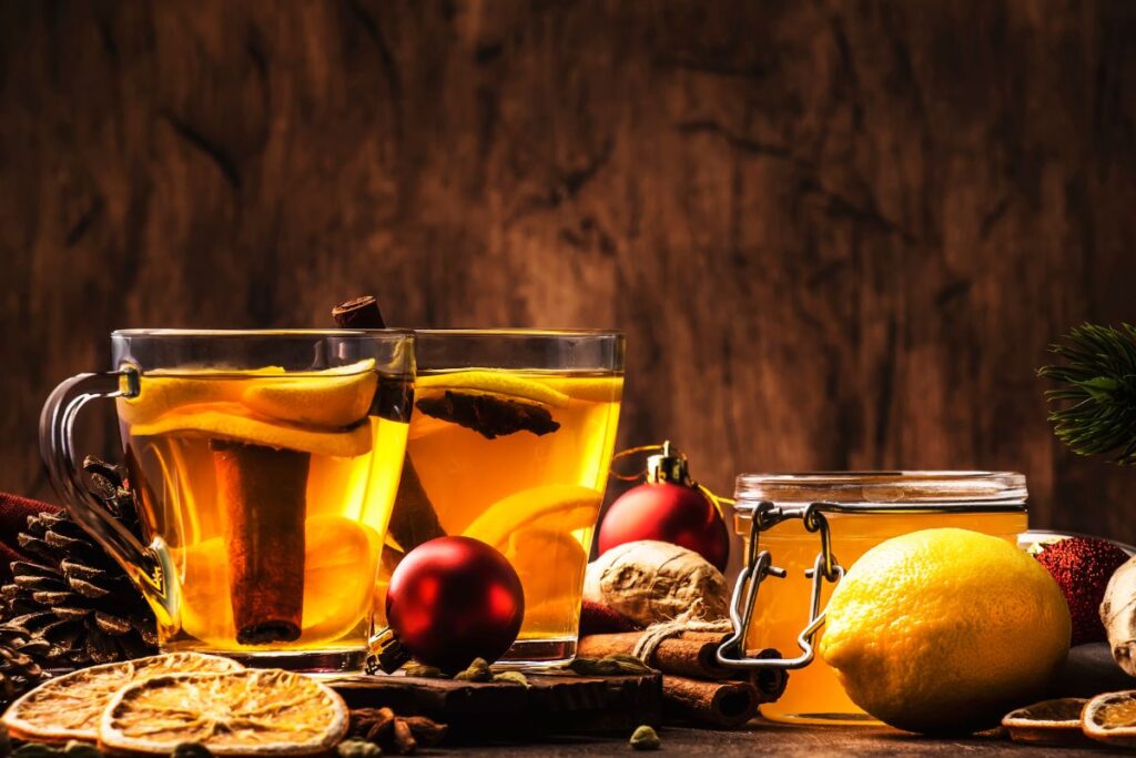 Baltoji kalėdinė arbata su vanile ir vaisiais