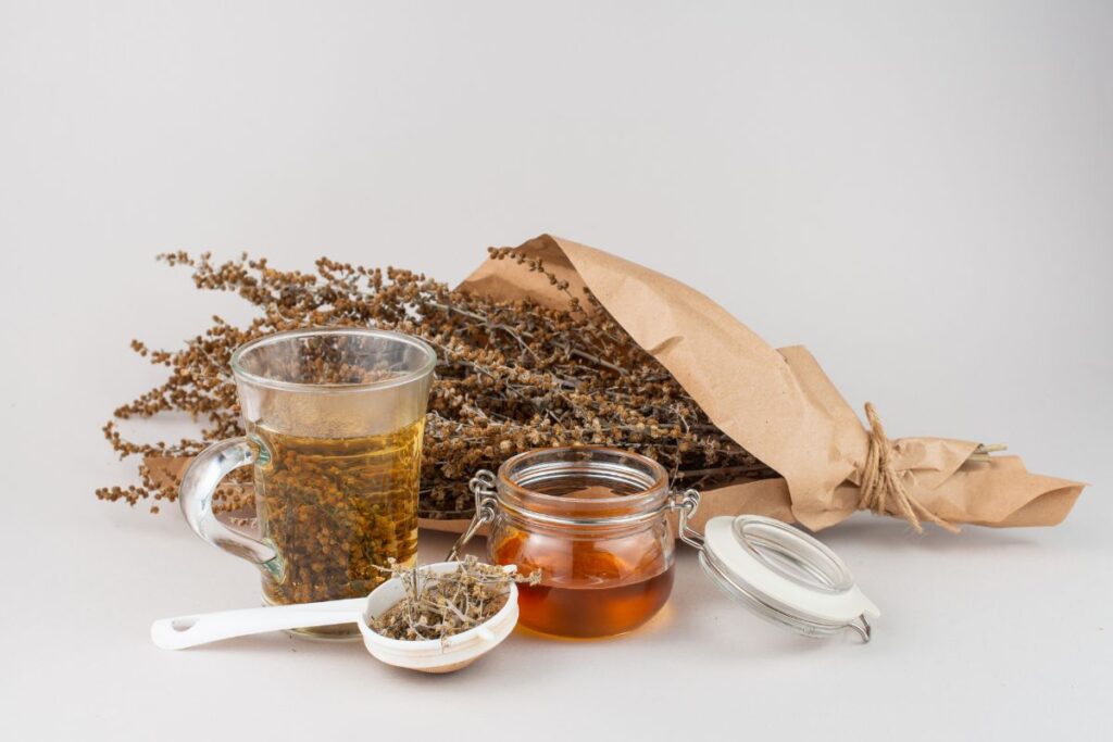 Kaip įveikti pelyno arbatos kartumą?