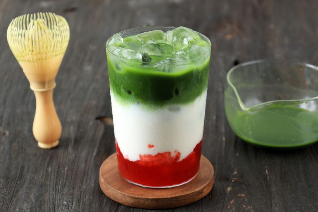 Matcha su braškėmis – vasaros favoritas