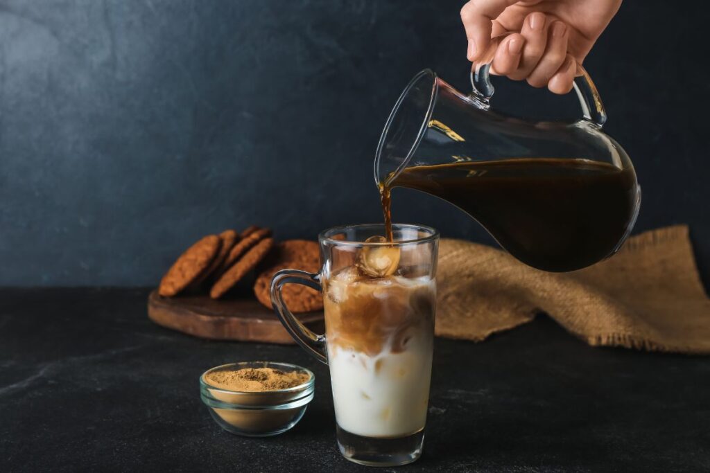 Hojicha arbata – naujoji matcha? Skrudinta japoniška arbata stebina skoniu ir mažu kofeino kiekiu